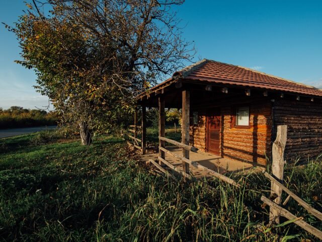The Tarn Kit (480 sq ft) — exterior